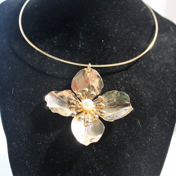 Avon Hawaiian Flower Choker & Hoop Earrings - Picture 5 of 8